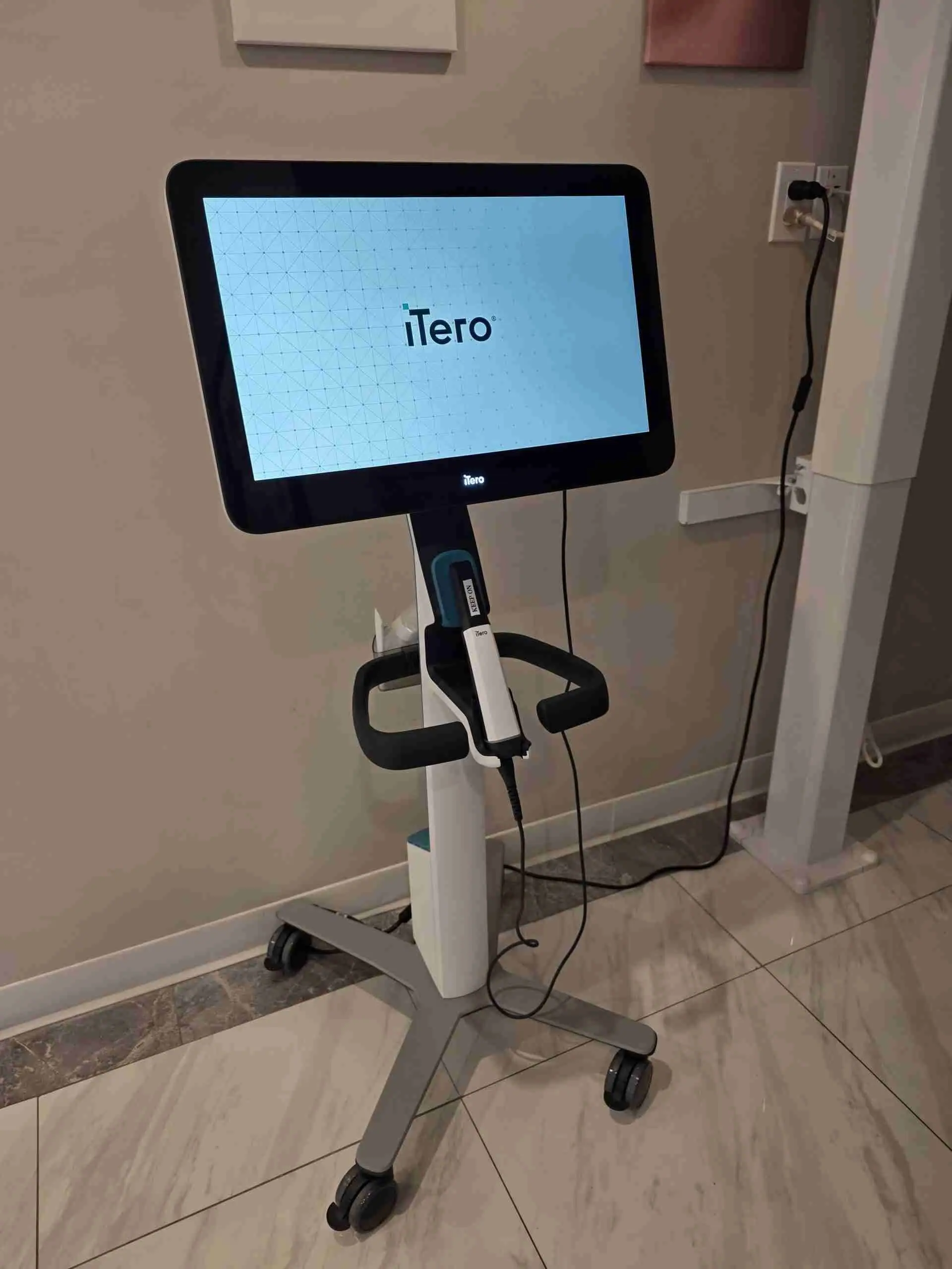 Digital intraoral scanner that records the teeth for the final implant crown, with no impression trays